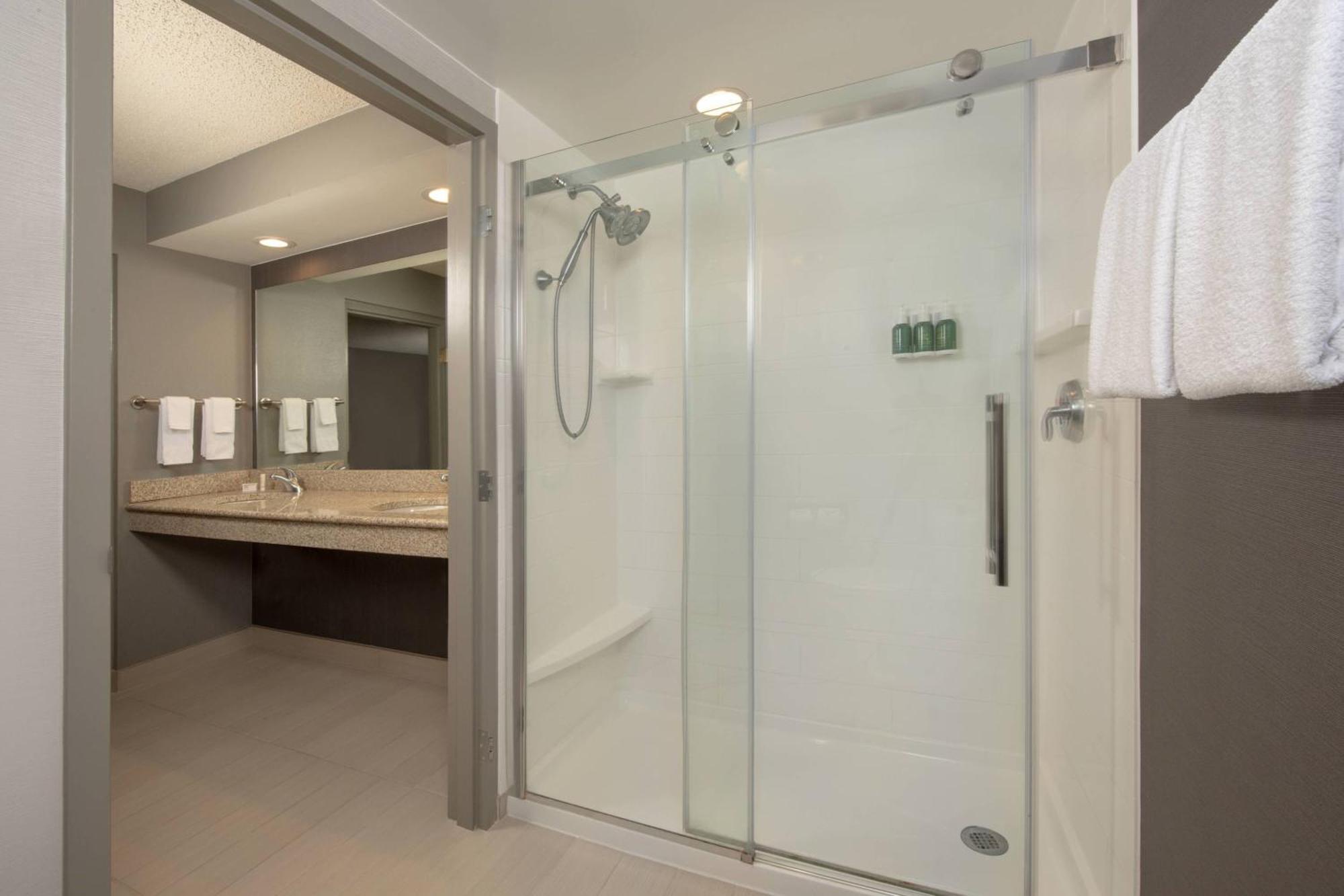 Courtyard By Marriott Frederick Hotel Екстериор снимка