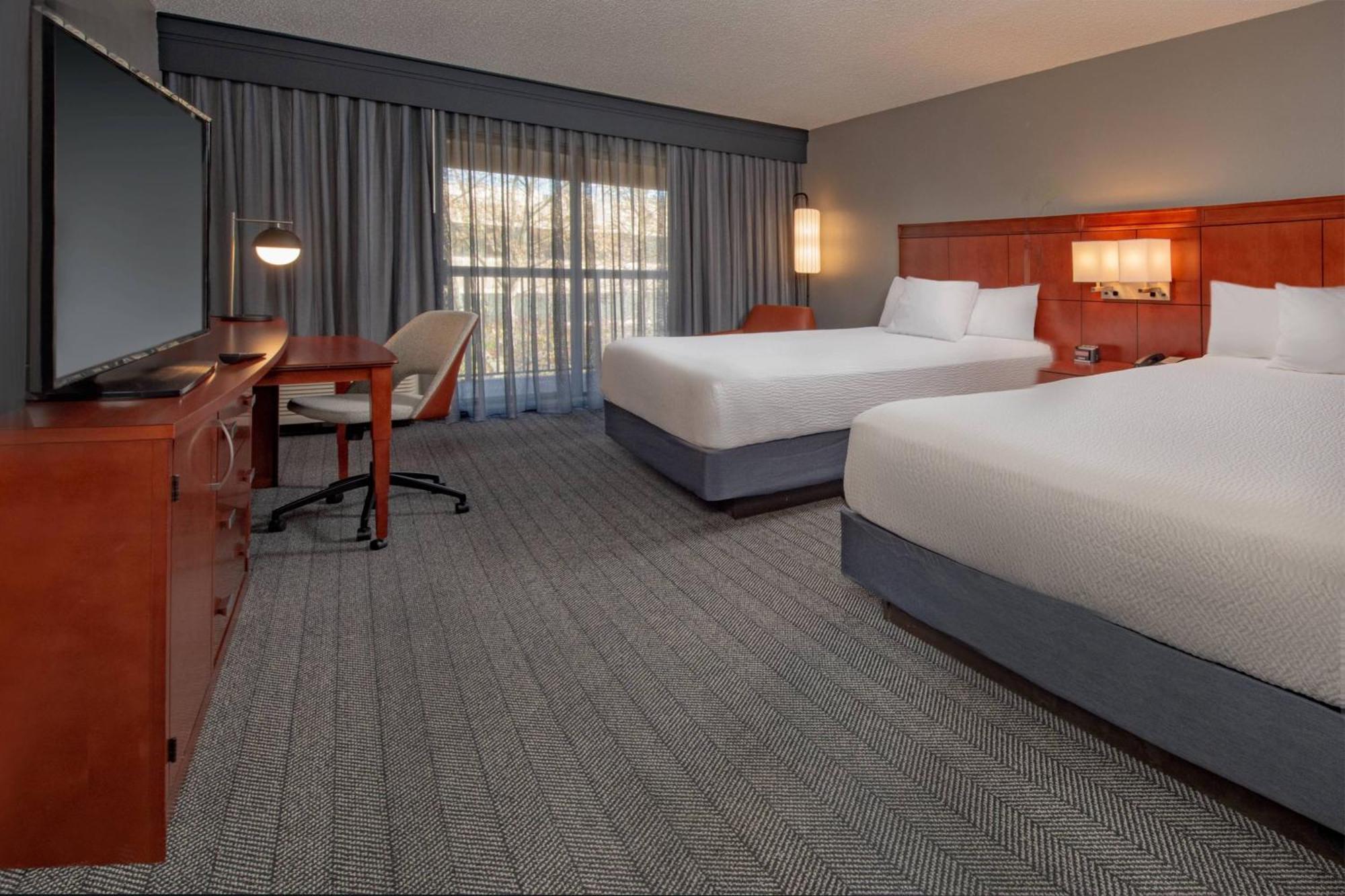 Courtyard By Marriott Frederick Hotel Екстериор снимка